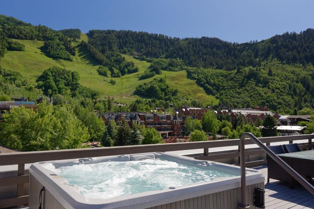 Independence Square Unit 313, Downtown Hotel Room In Aspen With Rooftop Hot Tub Esterno foto